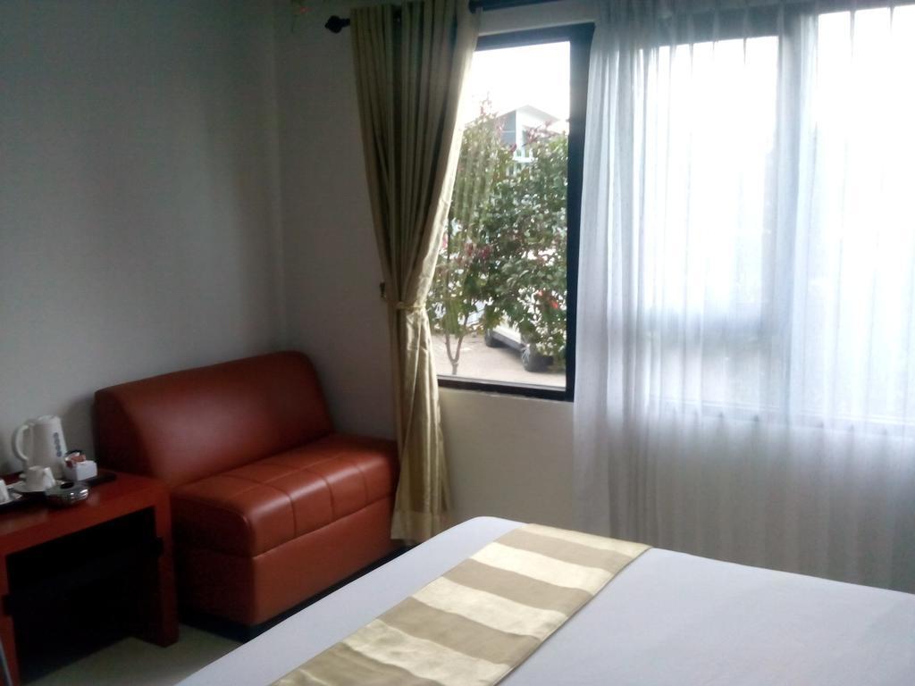 Hotel Grand Karawang Indah Quarto foto