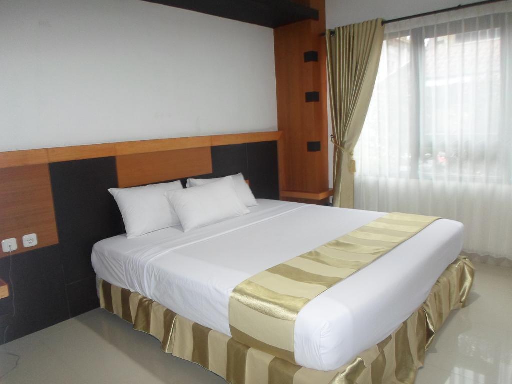 Hotel Grand Karawang Indah Quarto foto